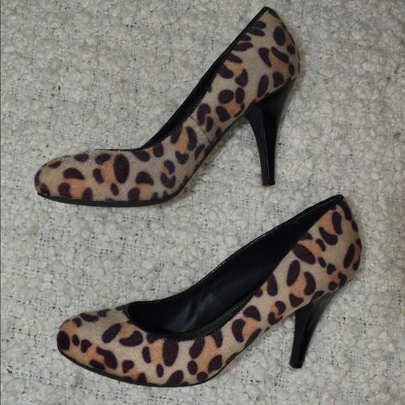 Leopard Print Pumps - Picture 3 of 7
